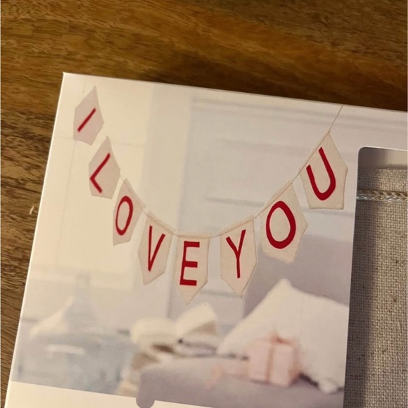 Threshold Red and Cream Love Banner - Picture 2 of 3